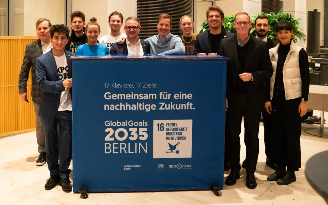 Ab sofort steht das Global Goals Klavier Nr. 16 „Frieden, Gerechtigkeit und starke Institutionen“ dauerhaft im Deutschen Bundestag.